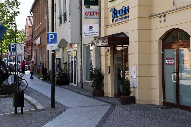 Pension Am Markt Люббен Екстер'єр фото