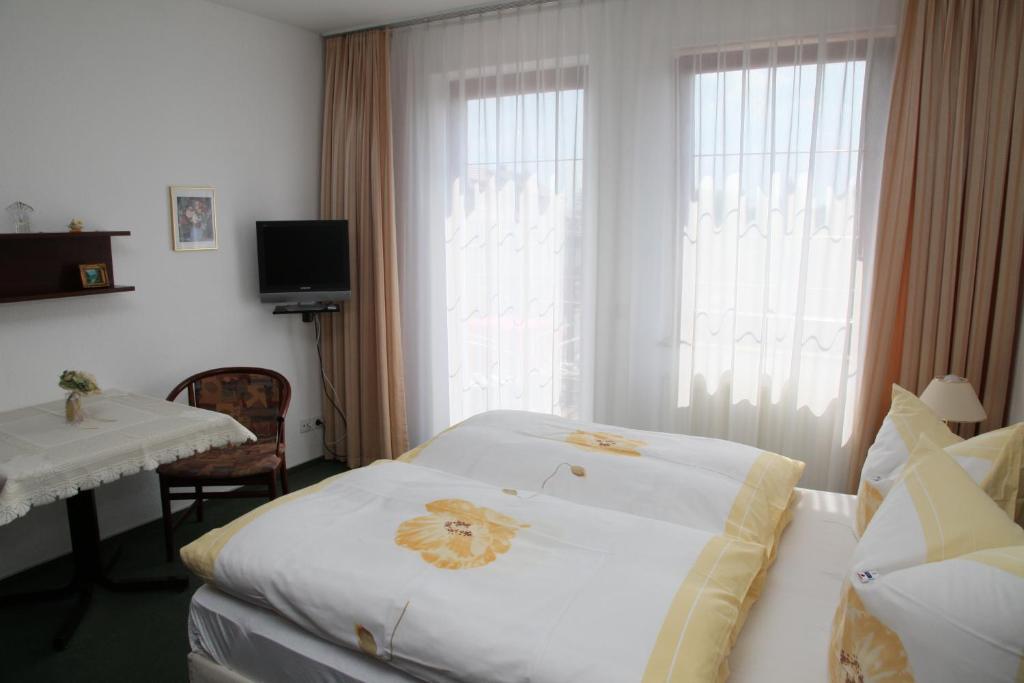 Pension Am Markt Люббен Номер фото