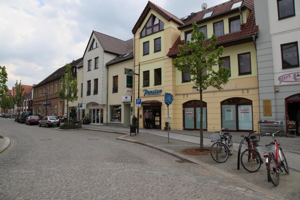 Pension Am Markt Люббен Екстер'єр фото