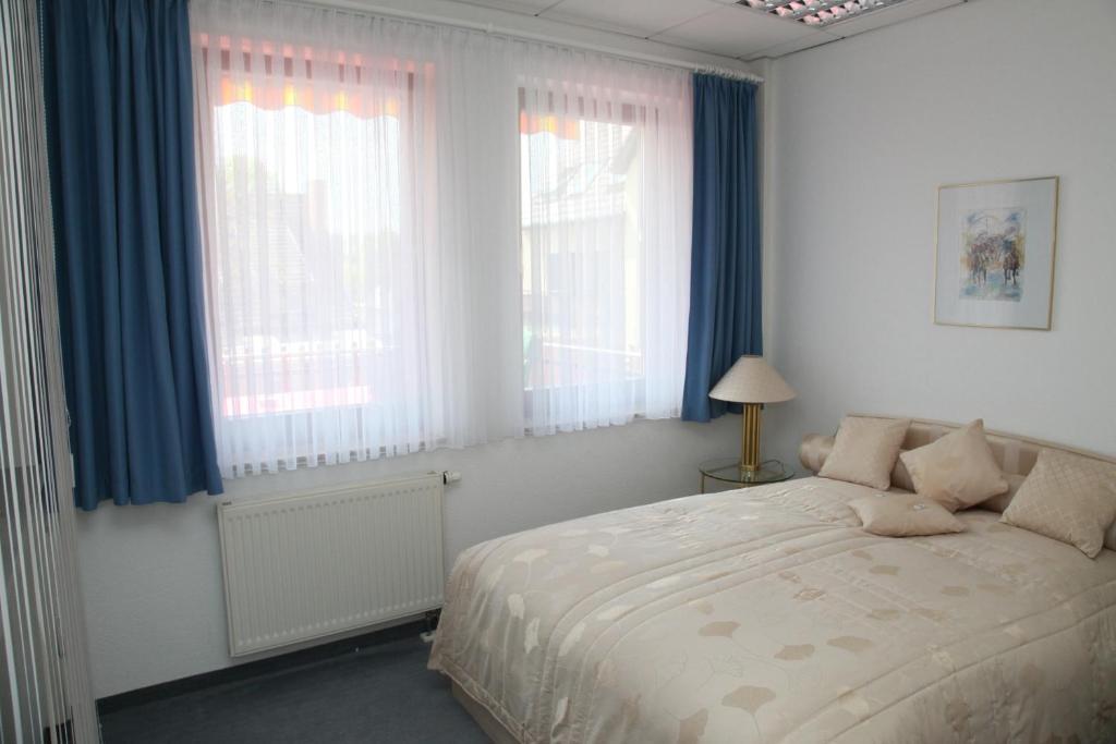 Pension Am Markt Люббен Номер фото